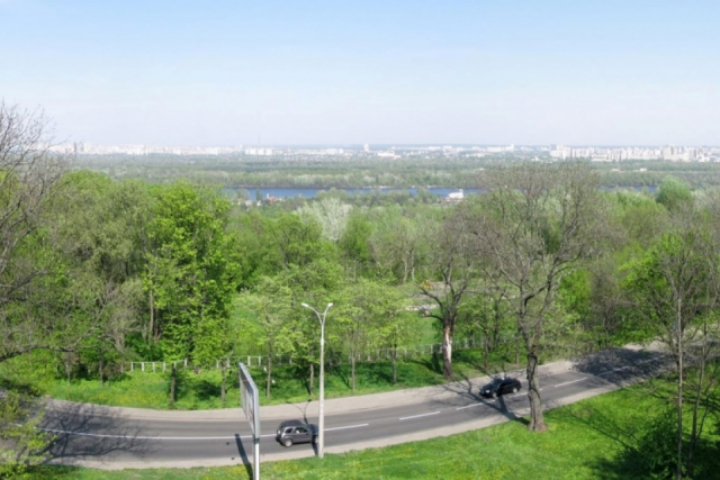 В Киеве планируют расширить Парковую дорогу, несмотря на опасность оползней