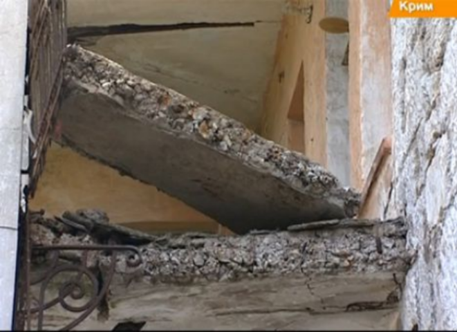 В злосчастном детском санатории в Крыму рухнула еще одна плита