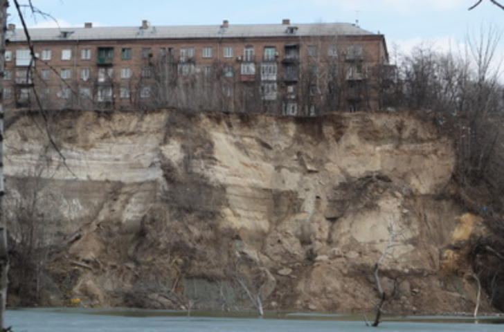 Пол-Киева может остаться без горячей воды из-за оползня у озера Глинка