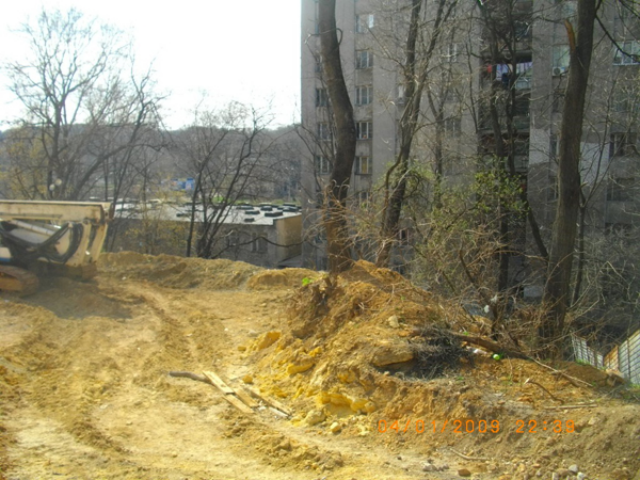 Экологи: жилым домам на Дюковской угрожает оползень