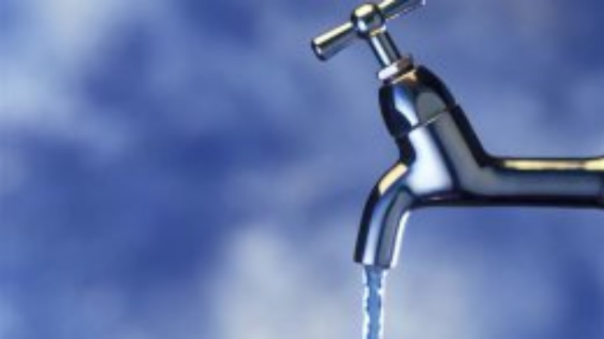 Правительство должно дотировать водоканалы или поднять тарифы на воду