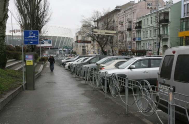 В Киеве пока не будет паркингов по 10 гривен