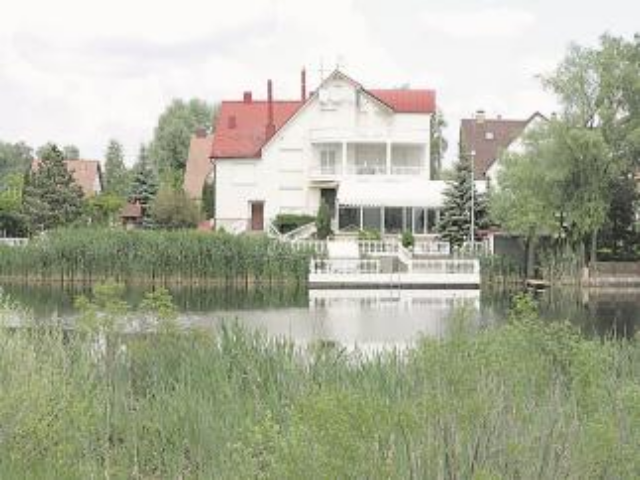 Украинские миллионеры бегут из Конча-Заспы под Киевом