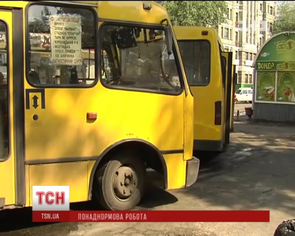Украинские водители маршруток проводят по 14 часов за рулем ежедневно и калечат пассажиров