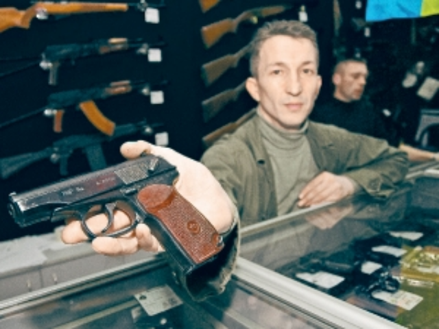 Вооружайся кто может: Кабмин одобрил "травмат" для населения