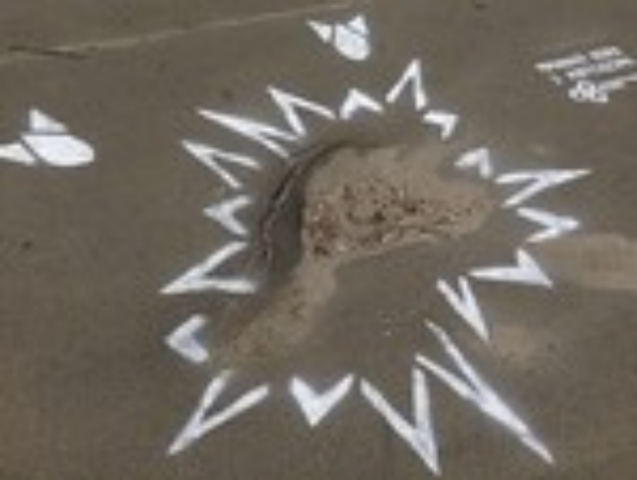 На киевских дорогах ямы "превратились" в воронки от авиабомб