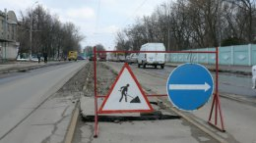 Азарову не понравилось, как Вилкул распределяет средства на ремонт дорог