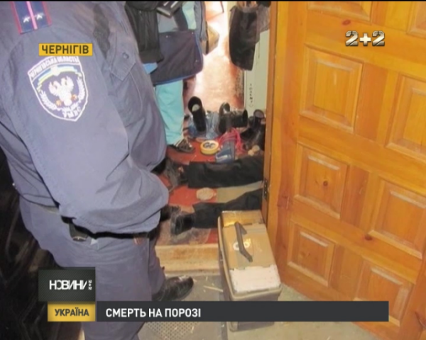 Мужчина выбил дверь квартиры и сразу же на пороге умер