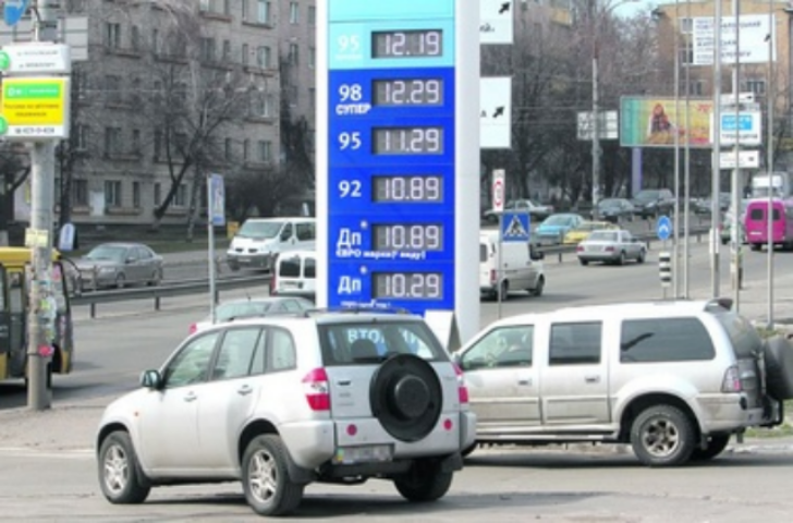 В Украине подешевеет бензин