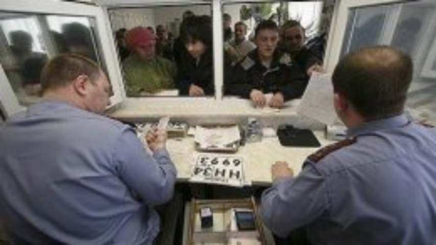Регистрация автомобилей по всей Украине временно зависла