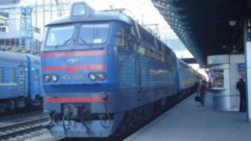 "Укрзализныця" к праздникам назначила еще 20 дополнительных рейсов