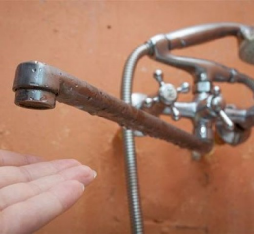 Многоквартирный дом для военных в Керчи остался без света и воды