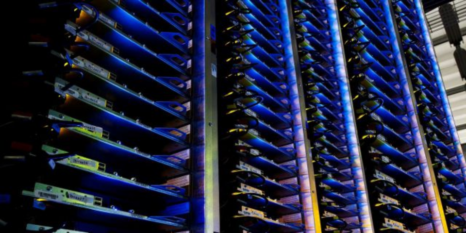 Google инвестирует 300 млн евро в расширение одного из своих дата-центров