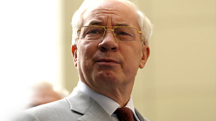 Азаров поручил Арбузову активизировать работу Земельного банка
