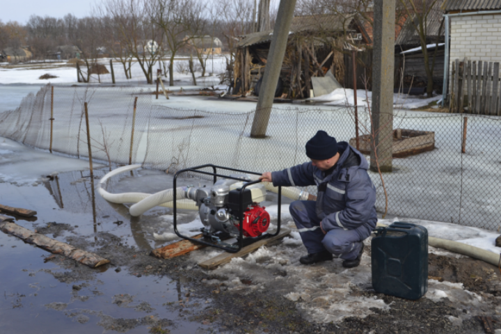 Пока Попов работает на упреждение, на Киевщине вода затопила десятки домов