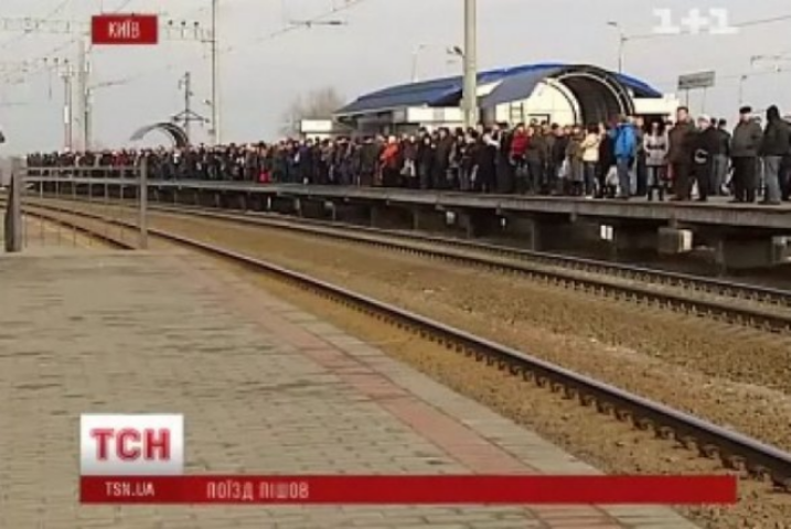Пропасть под новой станцией электрички на Троещине разрастается на глазах