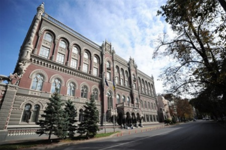 Усиливать контроль над безналичными опарациями не будут