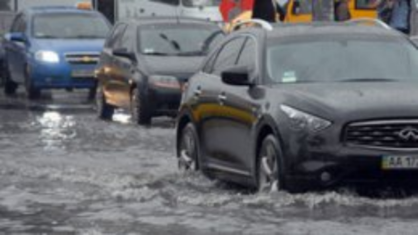 Троещину и Лесной масив столицы уже накрывает вода
