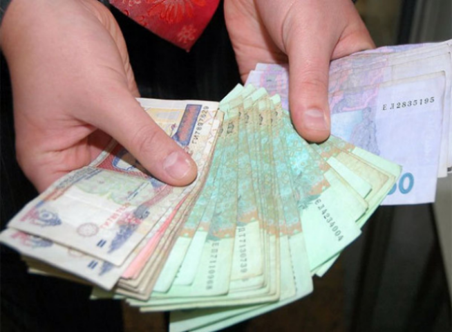 У украинцев за год на 10% увеличилось количество денег на покупки