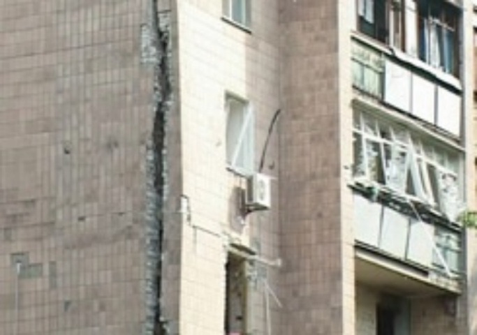 После взрыва в харьковской многоэтажке люди спят на полу и самостоятельно ищут деньги на лечение