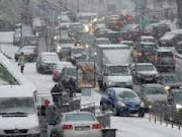 Киев уже неделю стоит в пробках