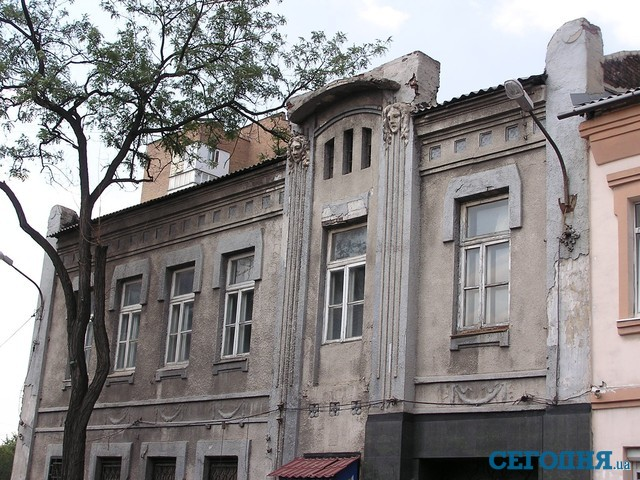 В центре Донецка ради нового торгового центра снесли два исторических здания. Фото