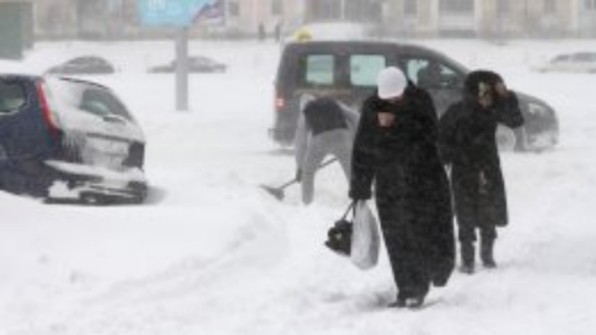Снег во дворах почистят к понедельнику