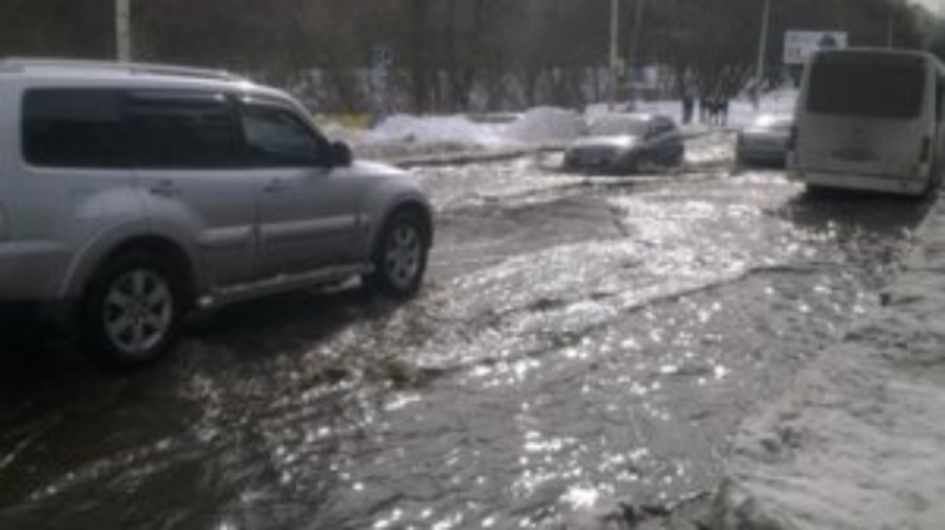 В Киеве талая вода затопила Борщаговку