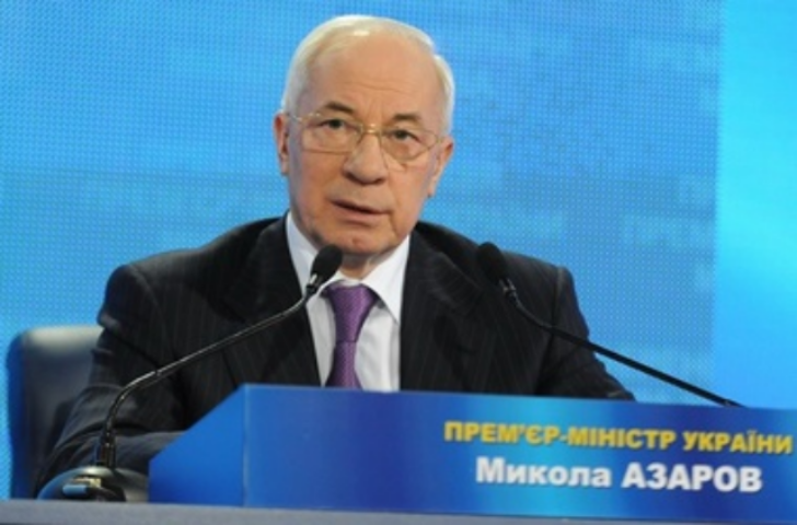 Азаров пообещал строже наказывать водителей за превышение скорости