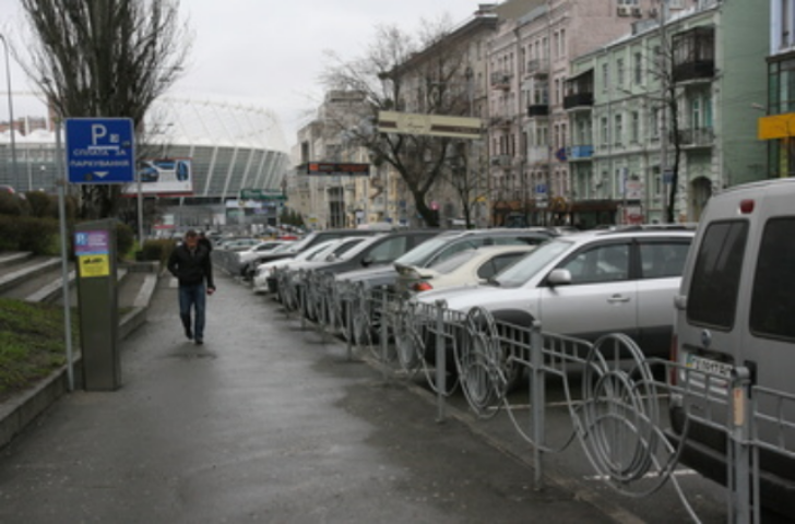 Киеву добавят парковок