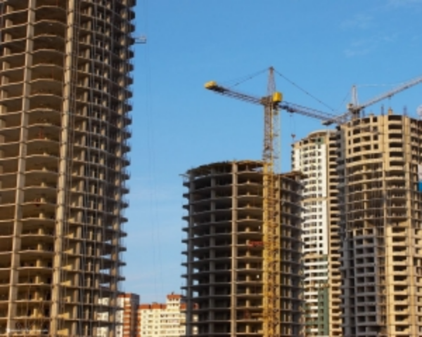 Почти половина строительства осуществляется путем сообщения