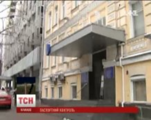 Страховщики зарабатывают на украинцах миллионы в паспортных столах