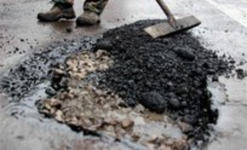 Закатать в асфальт: почему в Украине дороги - г...вно