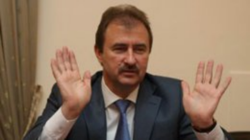 Попов пообещал уволить главу земельного департамента