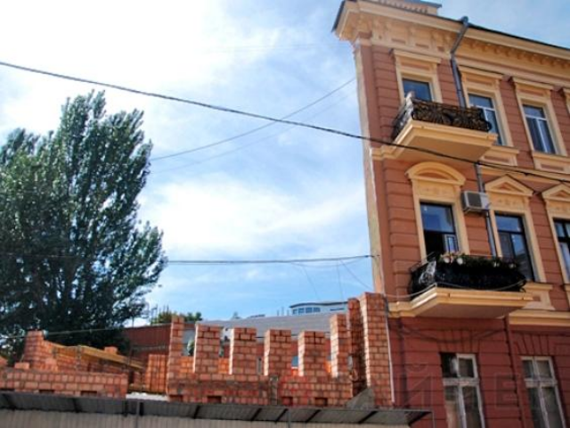 «Дом-стена» признан памятником архитектуры
