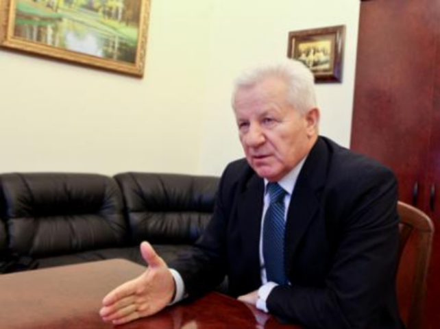 Прослушивать должны всех высших должностных лиц