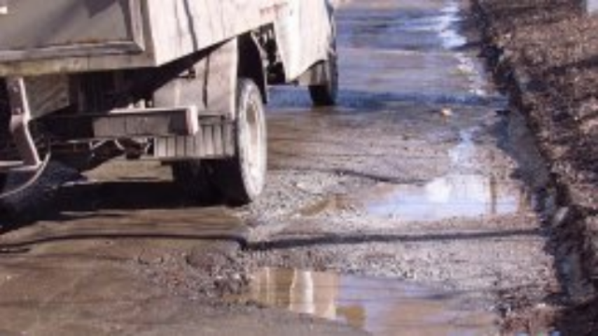 В "Укравтодоре" назвали причины плохих дорог
