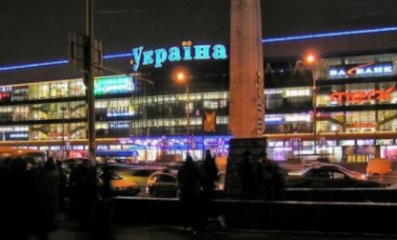Шведы получили контроль над универмагом Украина