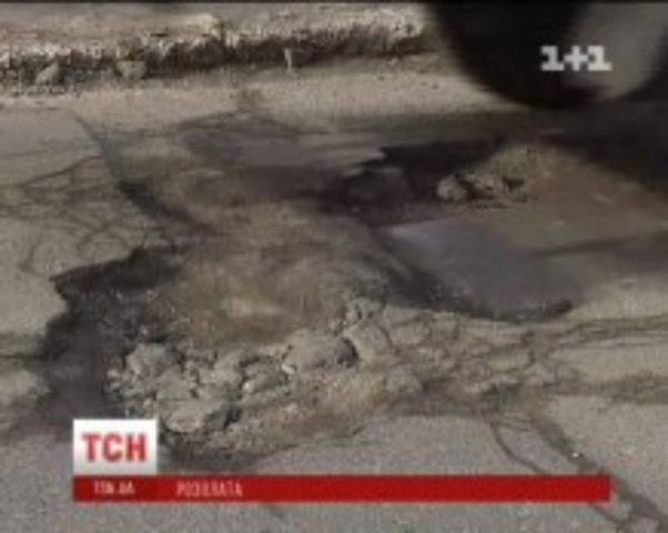 У украинцев почти нет шансов выиграть суд у "Укравтодора" за изуродованные авто