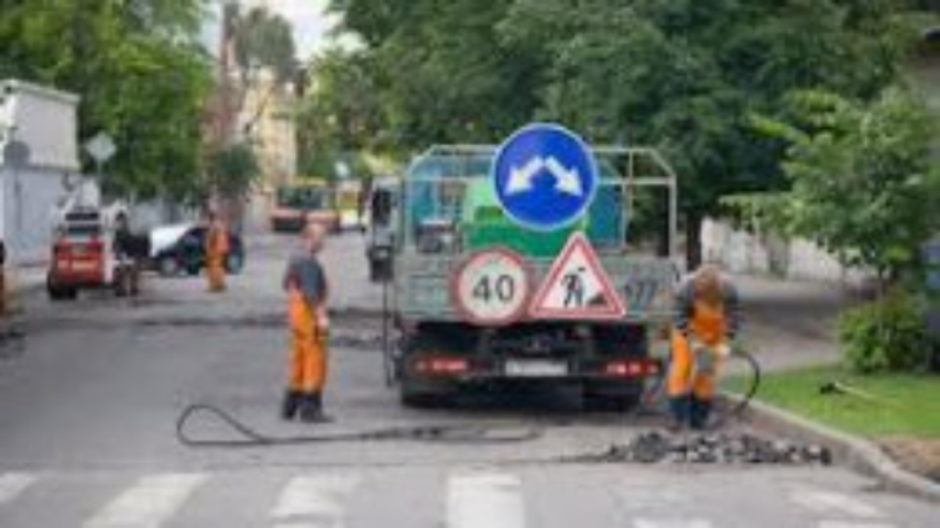 Киевавтодор пообещал за месяц залатать все ямы на дорогах столицы