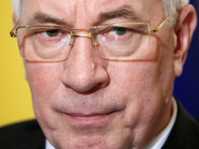 Азаров назвал виновных в торможении развития Украины