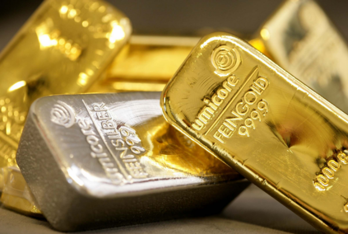Чиновник из Минфина по дешевке распродавал государственное золото и камни