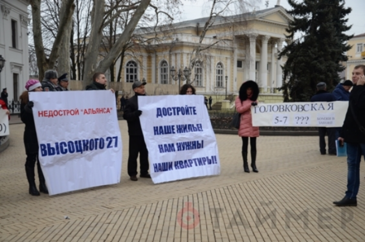 Под стенами Одесской мэрии многочисленный митинг 