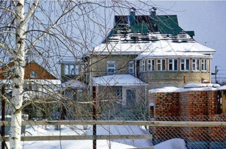 В Межигорье активно ищут соседей президента за полтора миллиона