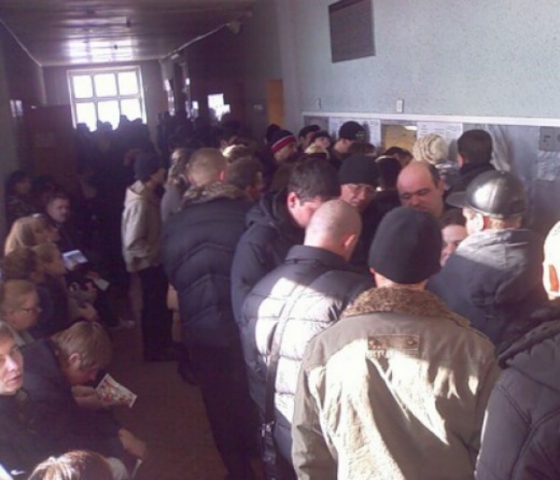 Глава Совмина Крыма распорядился устранить очередь к государственным регистраторам 