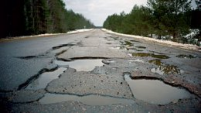 Сделанные на днях "латки" дорог продержатся максимум до марта