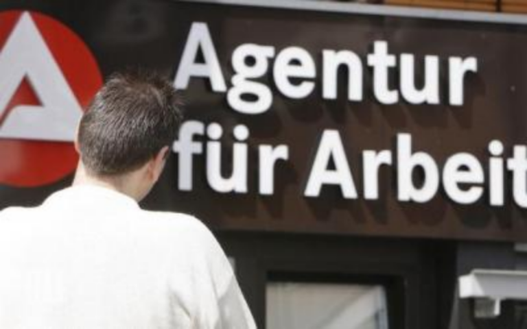 Швейцария будет выплачивать пособие по безработице иностранцам