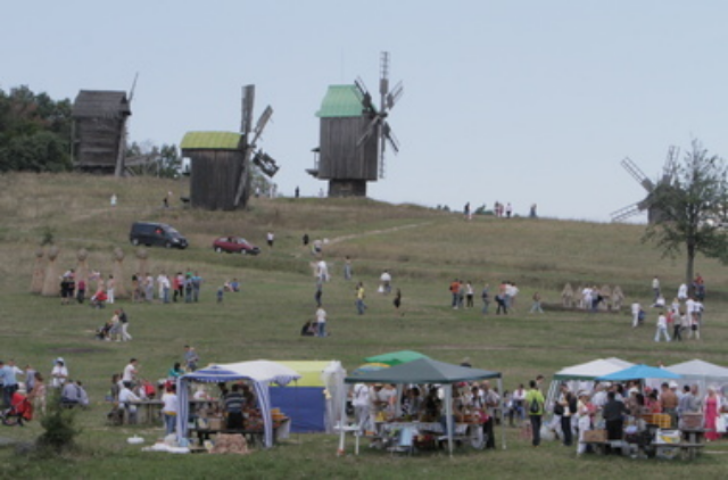 В "Пирогово" пугают бунтом