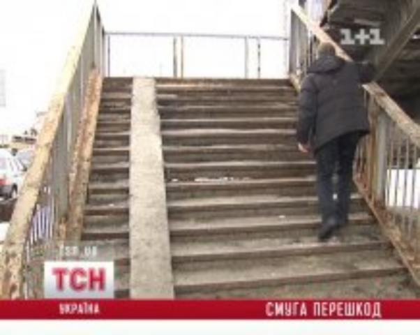В Киеве переходы рассыпаются прямо под ногами 
