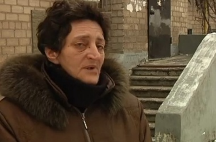 В Днепре ЖЭК выбрасывает на улицу больную женщину с внуками